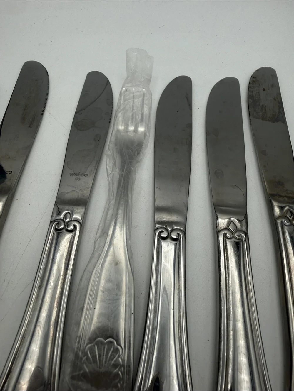 Stainless Steel Dinner Knives & forks Silver Shell Pattern mixed lot WALCO